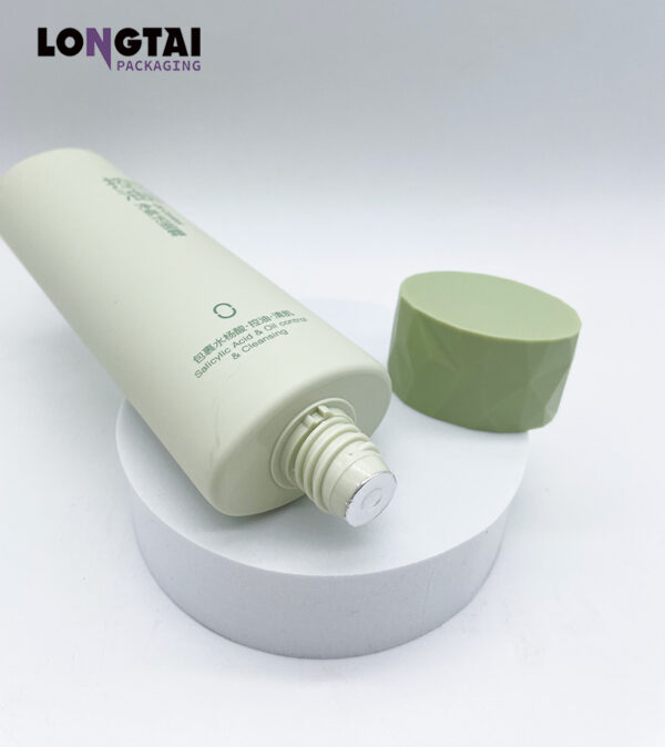 D40 green cleansing cream tube