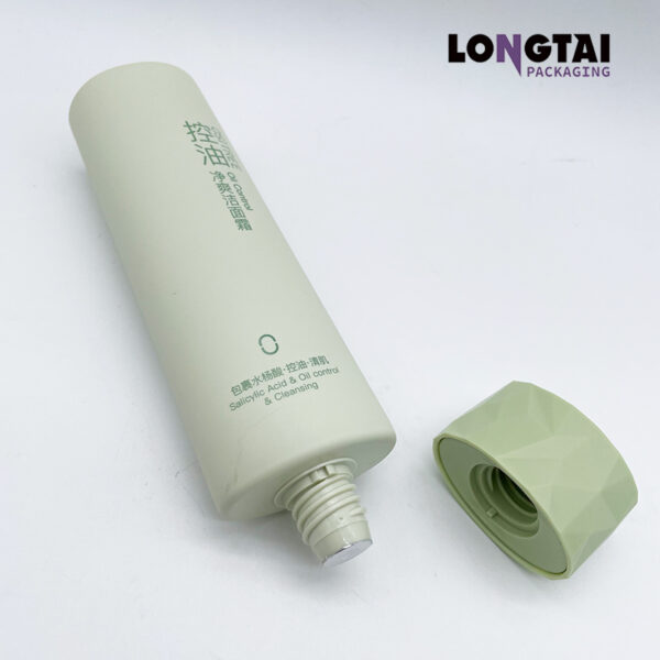 D40 green cleansing cream tube